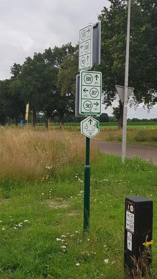 Logeerruimte In Gerenoveerde Boerderij In Wachtum Apartman Kültér fotó