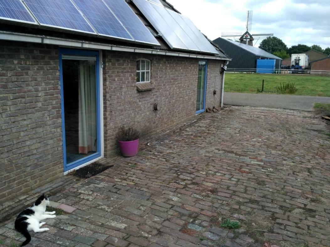 Logeerruimte In Gerenoveerde Boerderij In Wachtum Apartman Kültér fotó